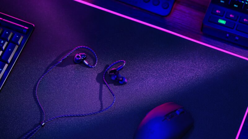 Razer apresenta o Razer Moray, um monitor de áudio intra-auricular ergonômico com certificação THX